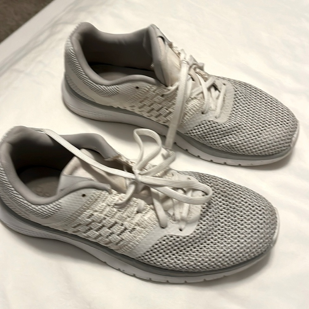 Reebok white casual sneakers, size 8